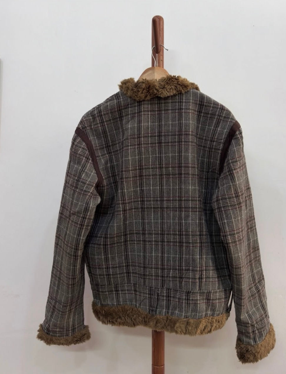 Vintage Plaid Fur Shearling Jacket
Thick Quilted inner fabric with sherpa collar
