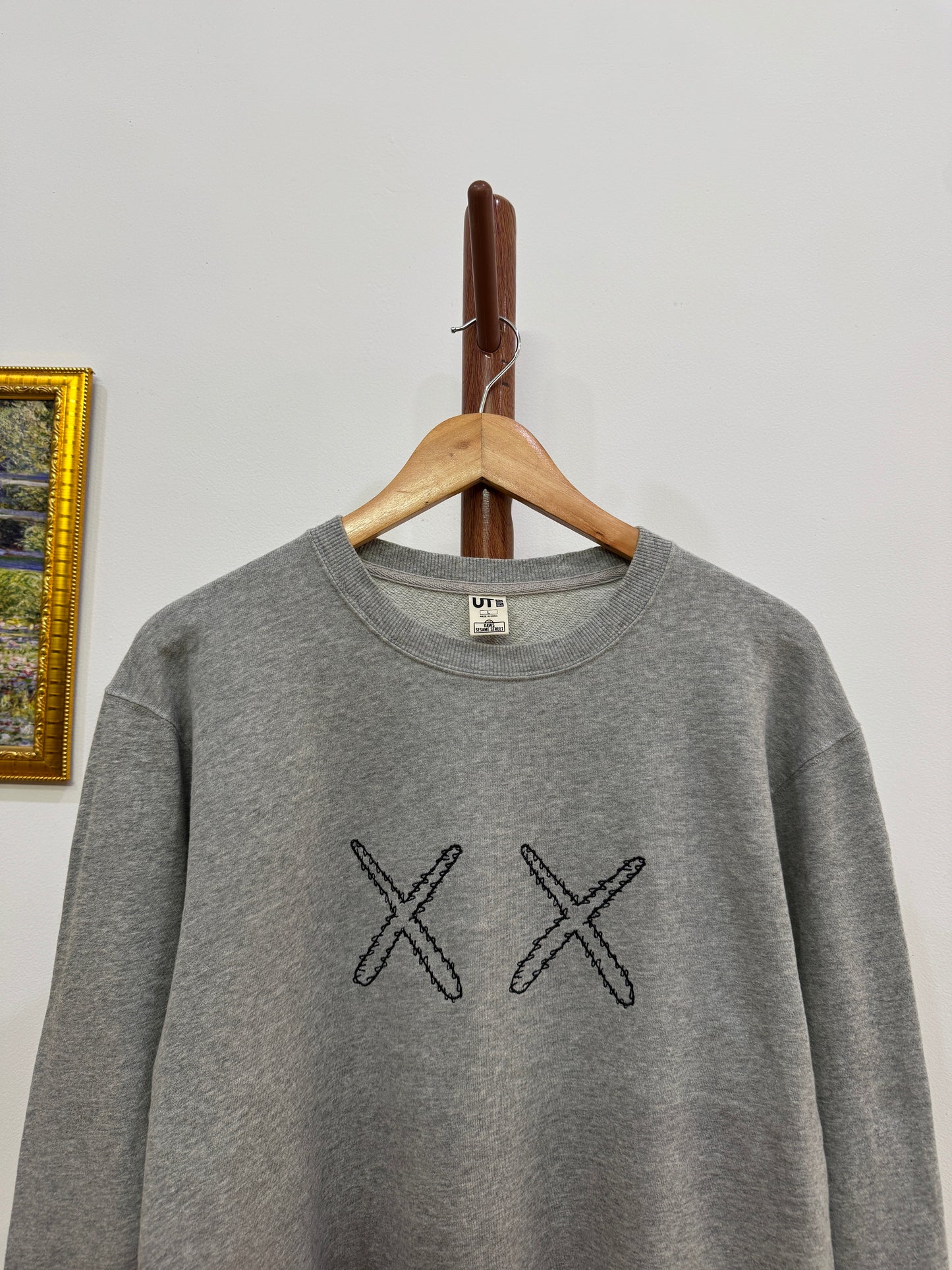 Fav! Uniqlo x Kaws Sweatshirt Beige