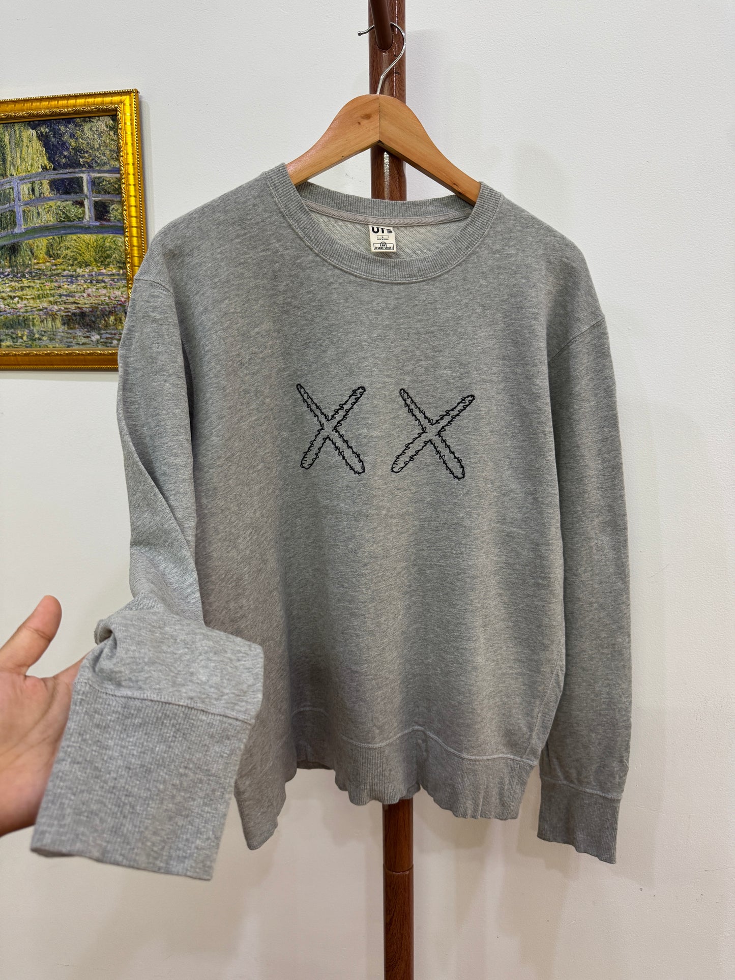 Fav! Uniqlo x Kaws Sweatshirt Beige