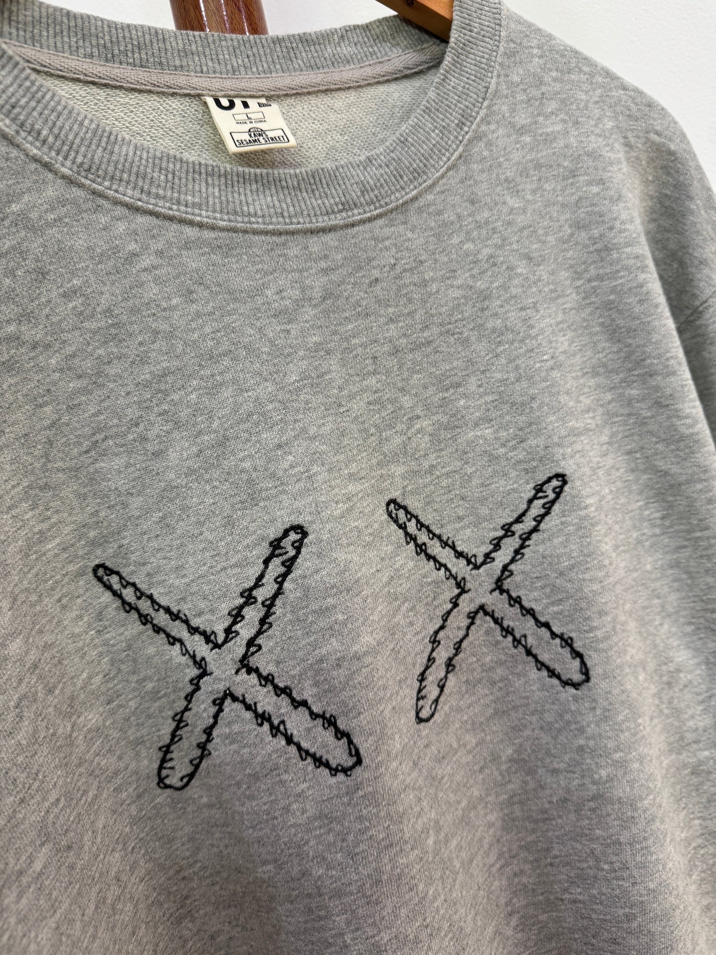 Fav! Uniqlo x Kaws Sweatshirt Beige
