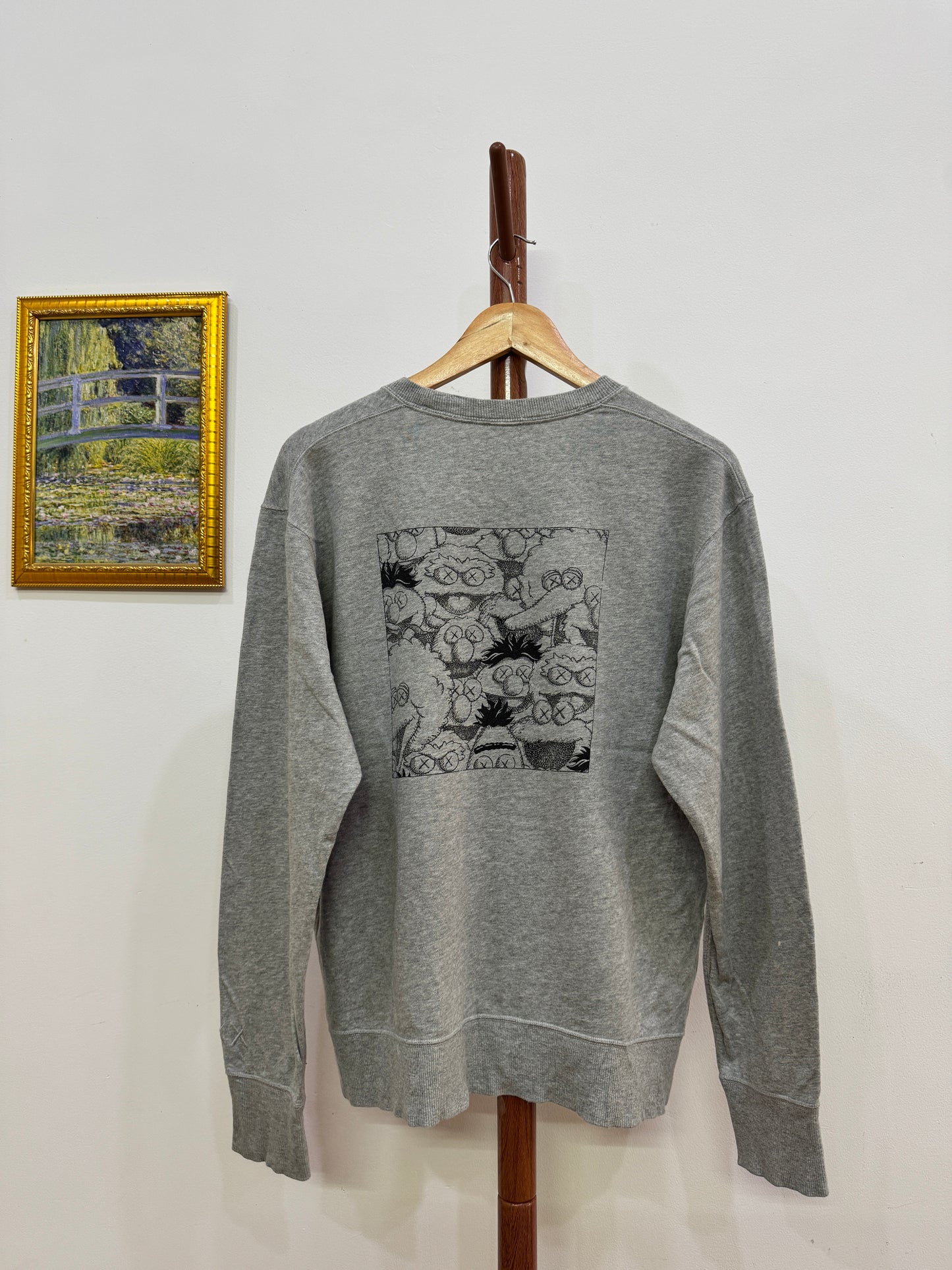 Fav! Uniqlo x Kaws Sweatshirt Beige