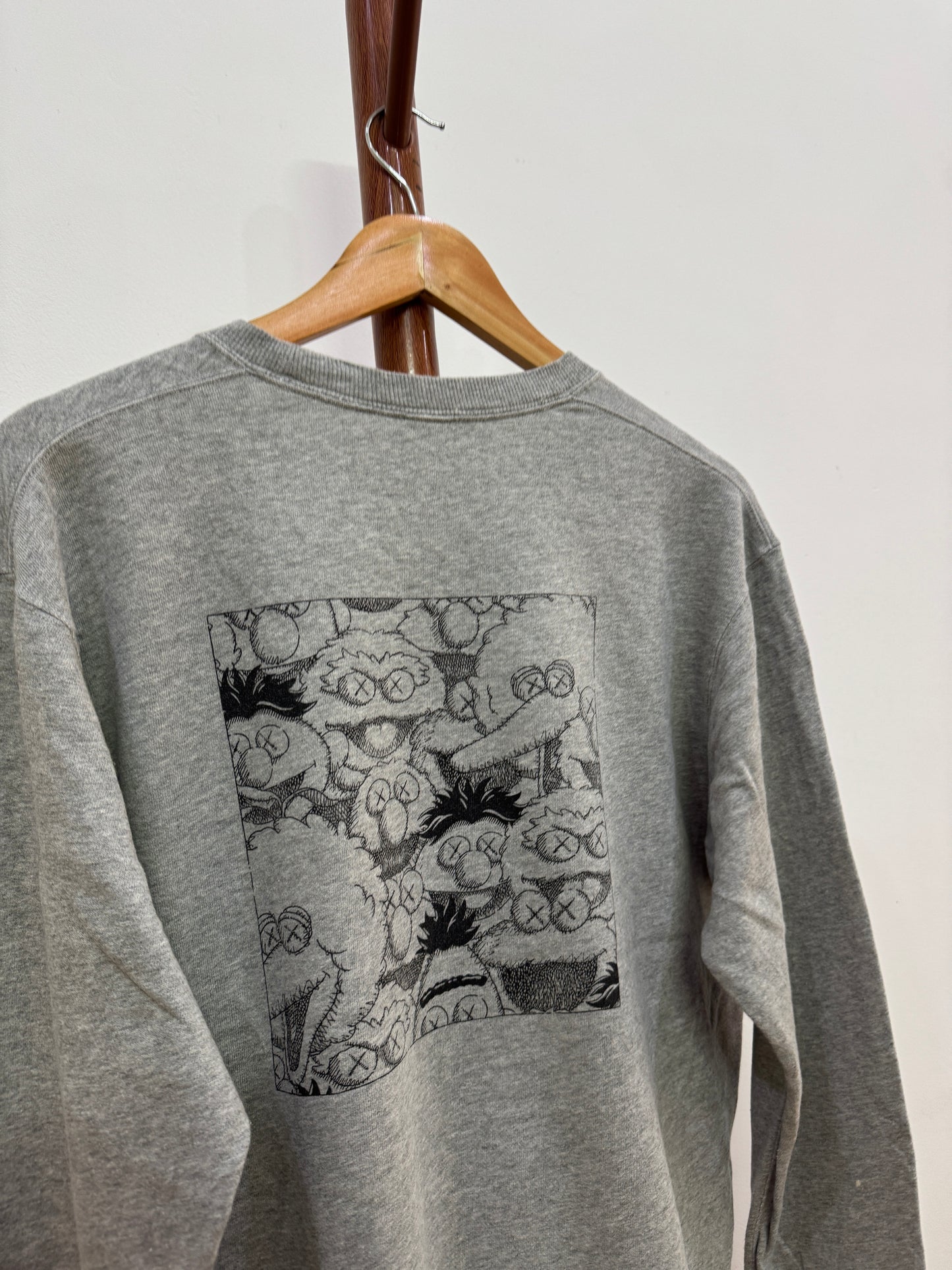 Fav! Uniqlo x Kaws Sweatshirt Beige