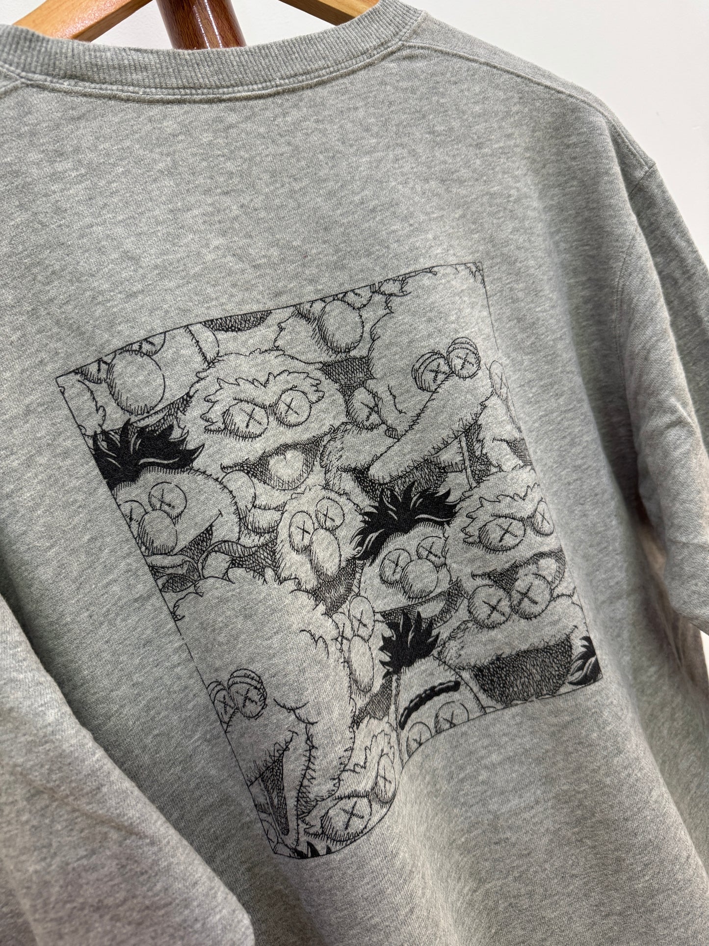 Fav! Uniqlo x Kaws Sweatshirt Beige