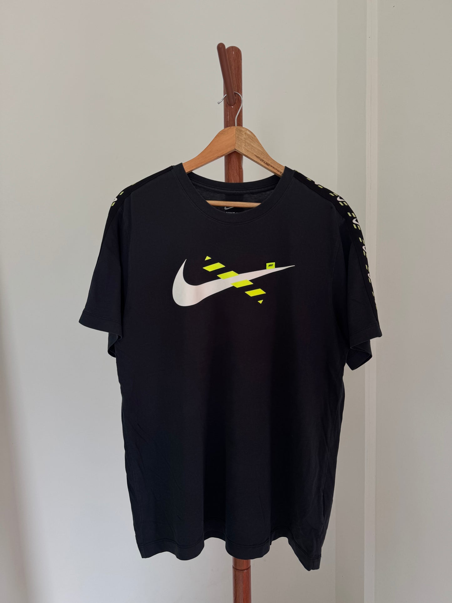 Big Logo @nike Tee in black