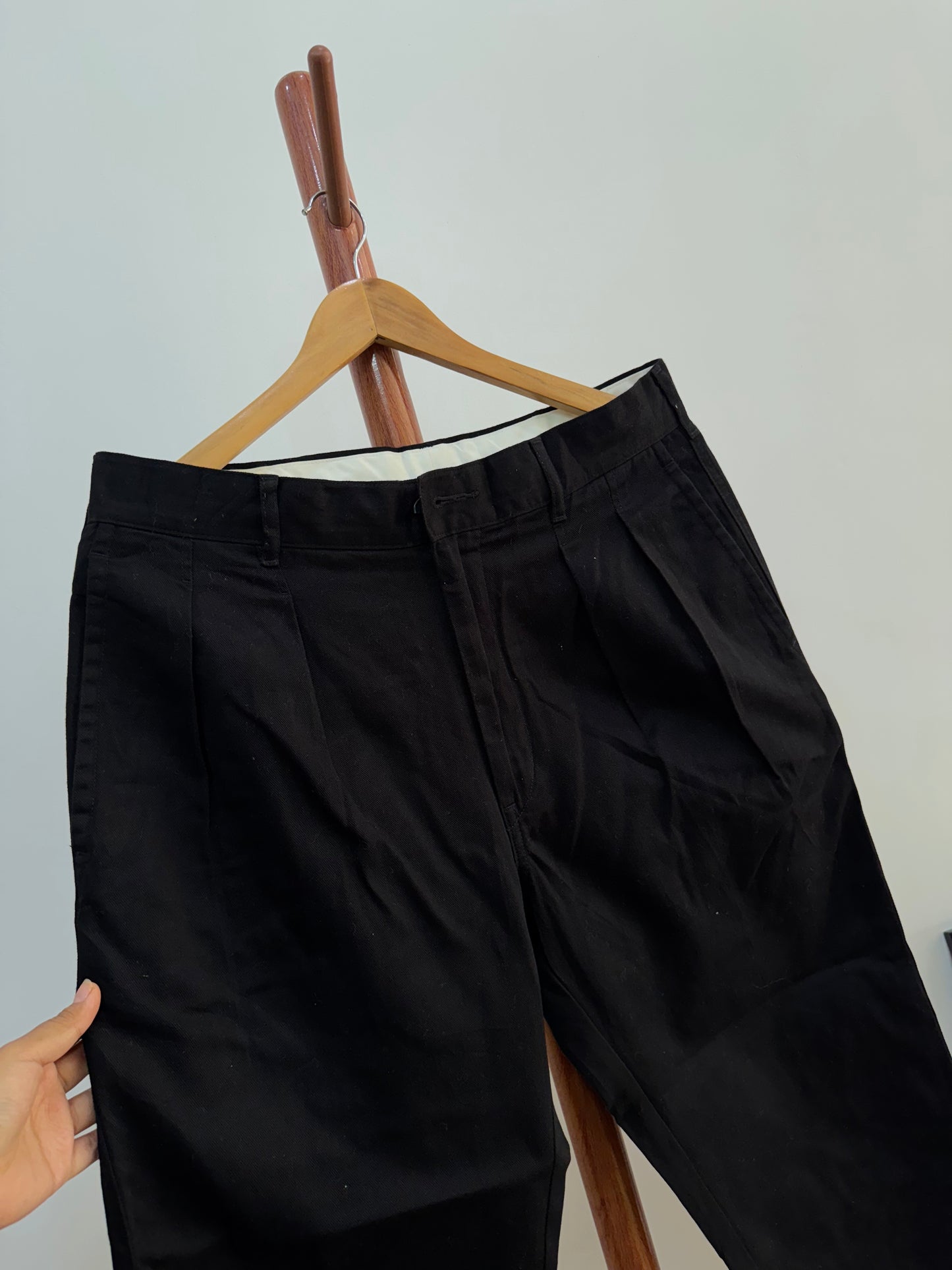 Uniqlo UUU Pleated Black Trouser