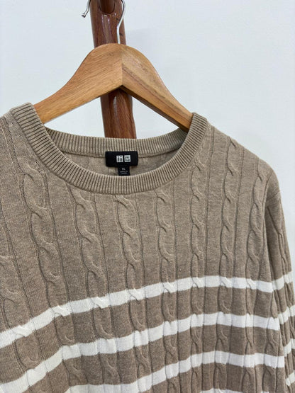 Beige Uniqlo Cableknit Seamless Sweater 
Timeless & Versatile 🍂
