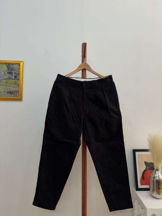 Uniqlo UUU Pleated Black Trouser