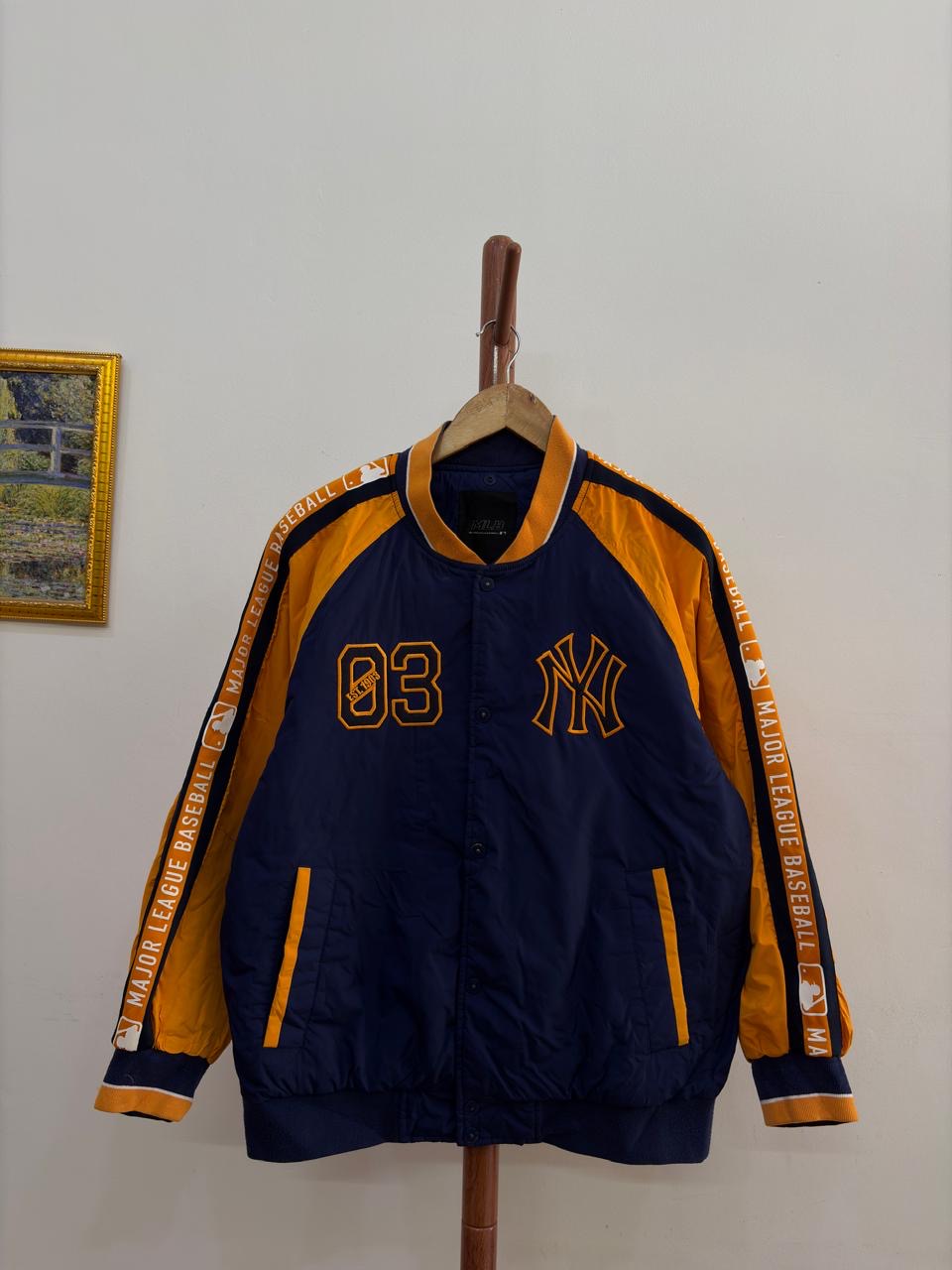MLB x New York YANKEES 
Thick Padded , Authentic & Retails 10k+