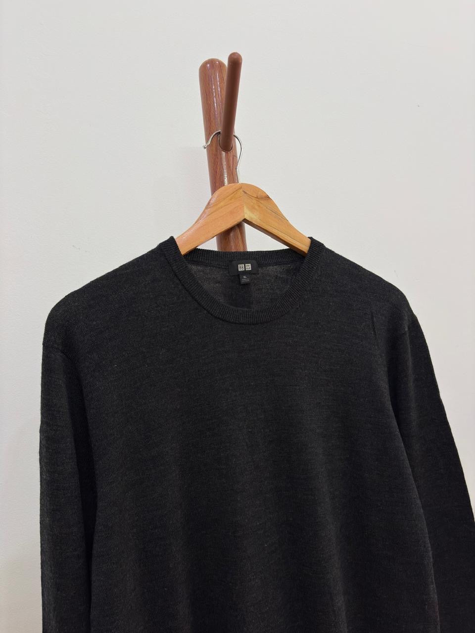 Grey 'Uniqlo' Merino Knit Sweater 
Timeless & Versatile 🍂