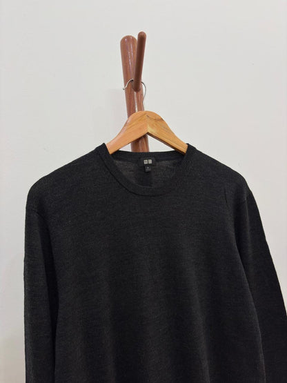 Grey 'Uniqlo' Merino Knit Sweater 
Timeless & Versatile 🍂