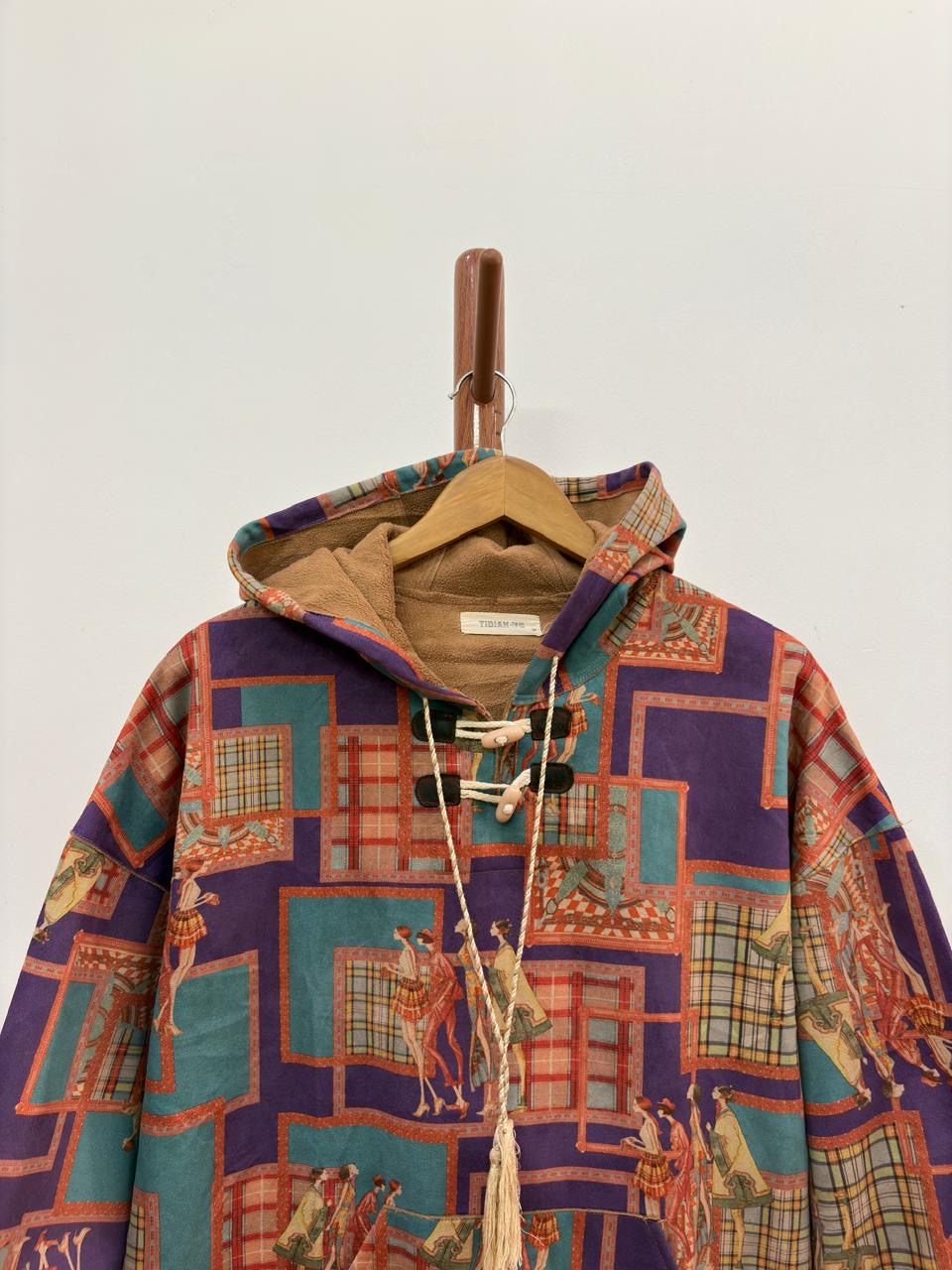 Vintage Artsy Fleece Hoodie 
Thick ,Warm & great for winter 
Fits