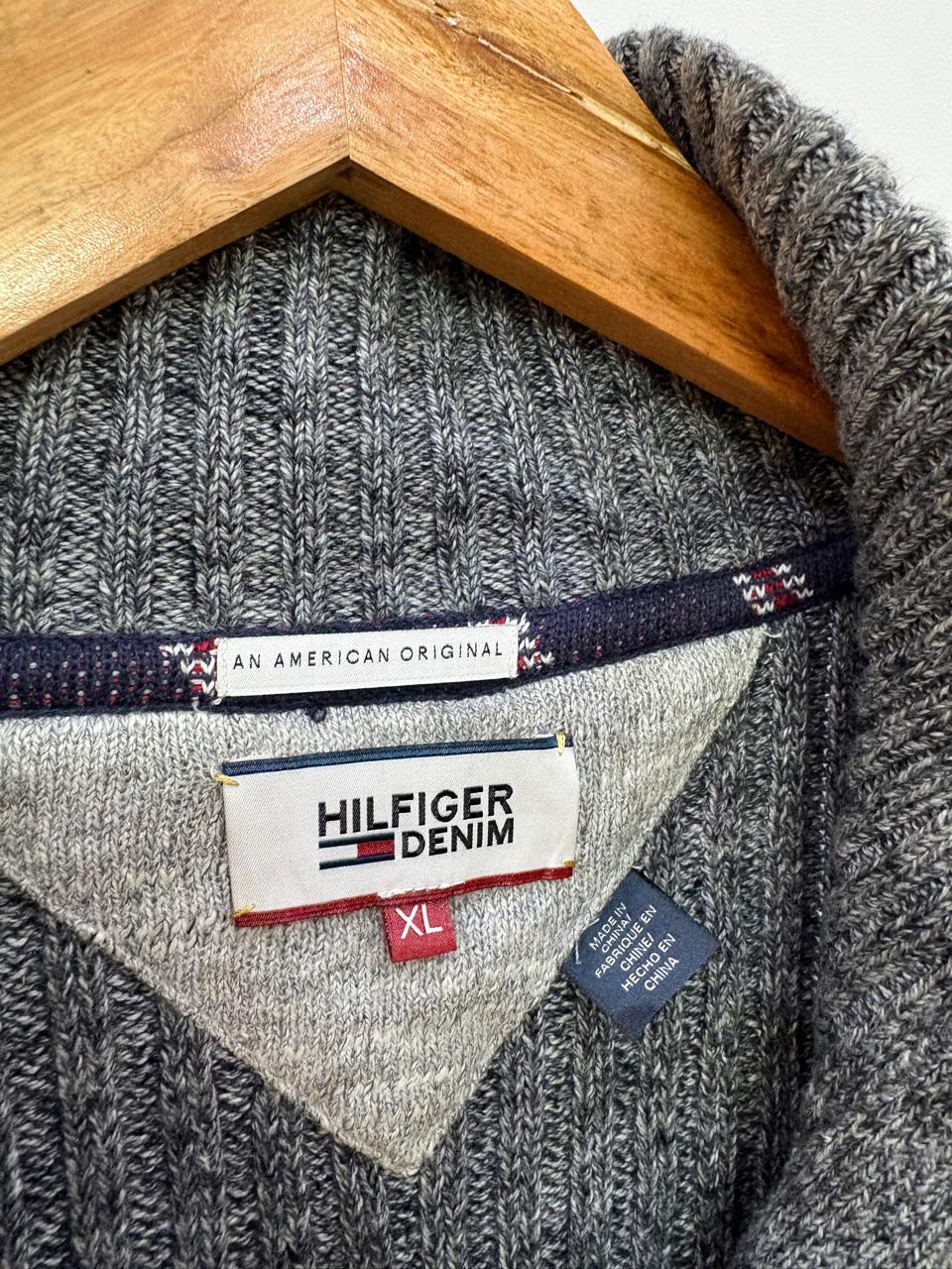 Old money essentials 
Textured Grey Authentic 'Tommy Hilfiger' Sweater