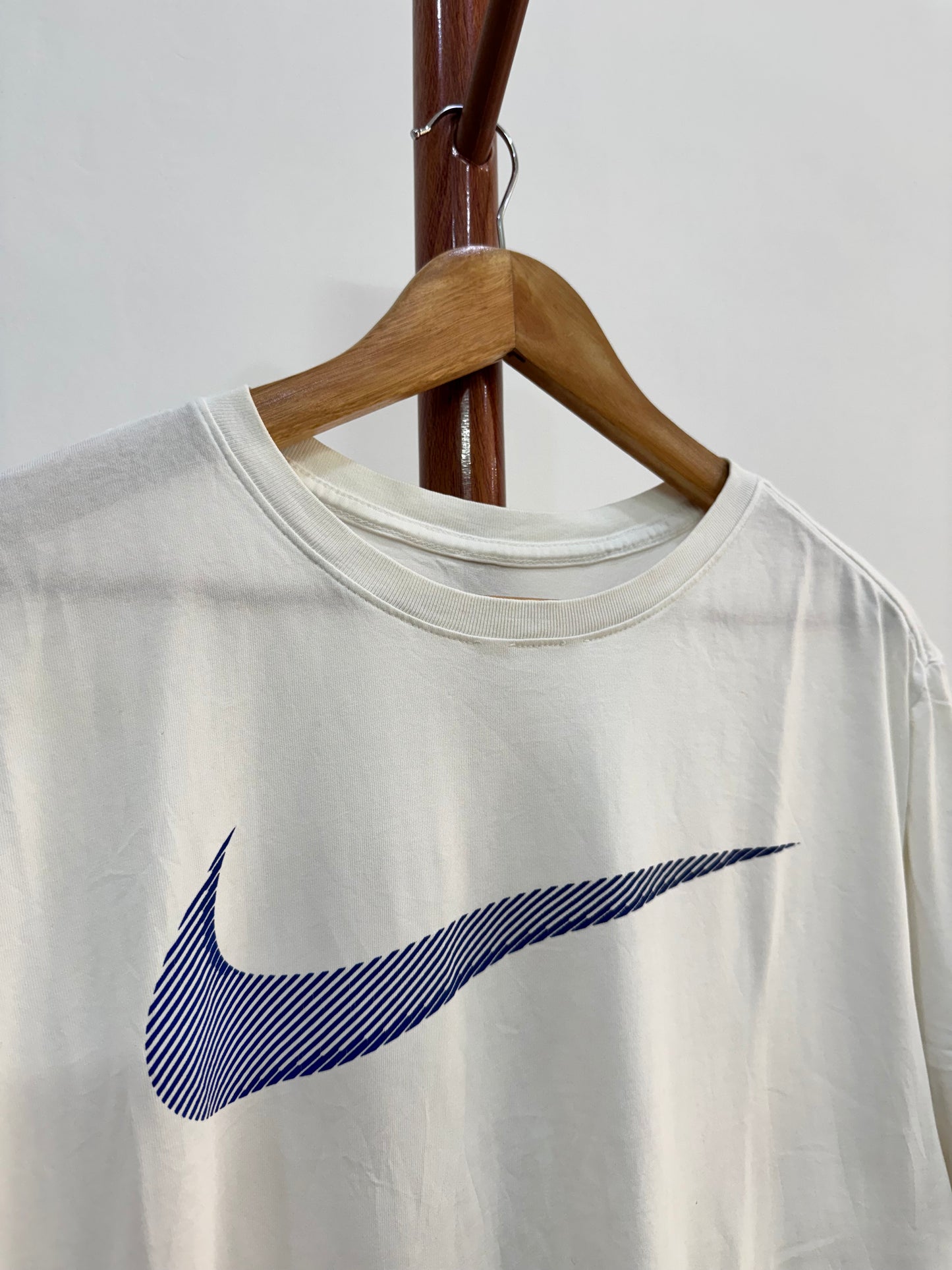 White ‘NIKE’ BIG SWOOSH Cotton Tee