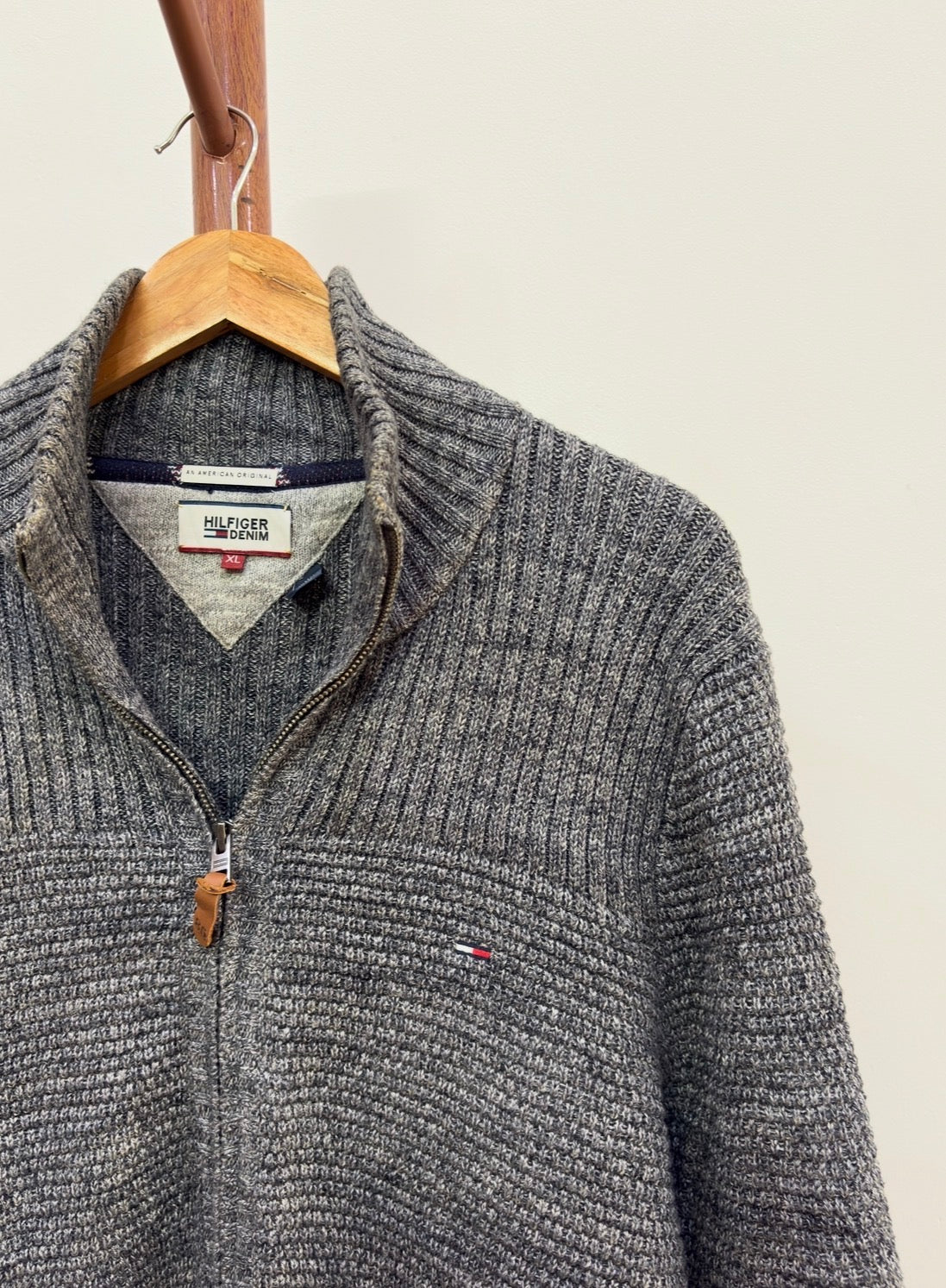 Old money essentials 
Textured Grey  Authentic 'Tommy Hilfiger'  Sweater 
 !