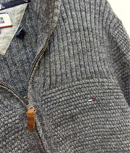 Old money essentials 
Textured Grey  Authentic 'Tommy Hilfiger'  Sweater 
 !