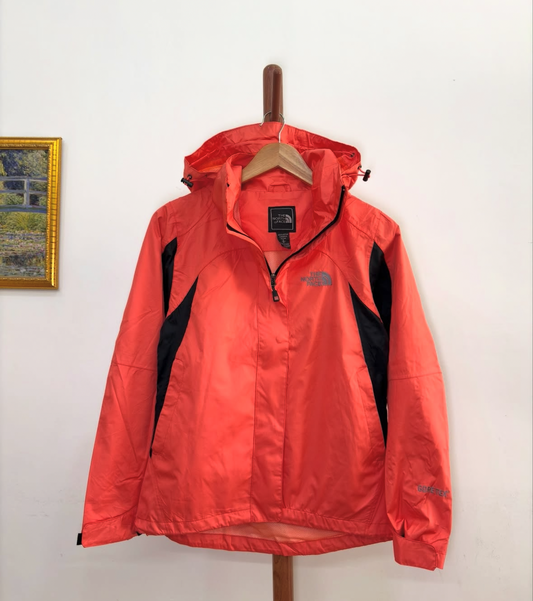 Gorpcore 🥷
Our Bestseller 'Thenorthface' Goretex in pink