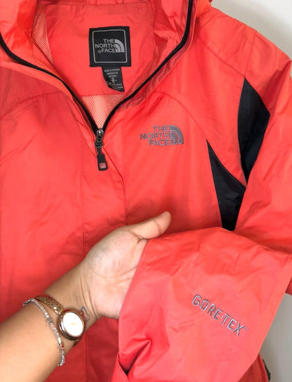 Gorpcore 🥷
Our Bestseller 'Thenorthface' Goretex in pink