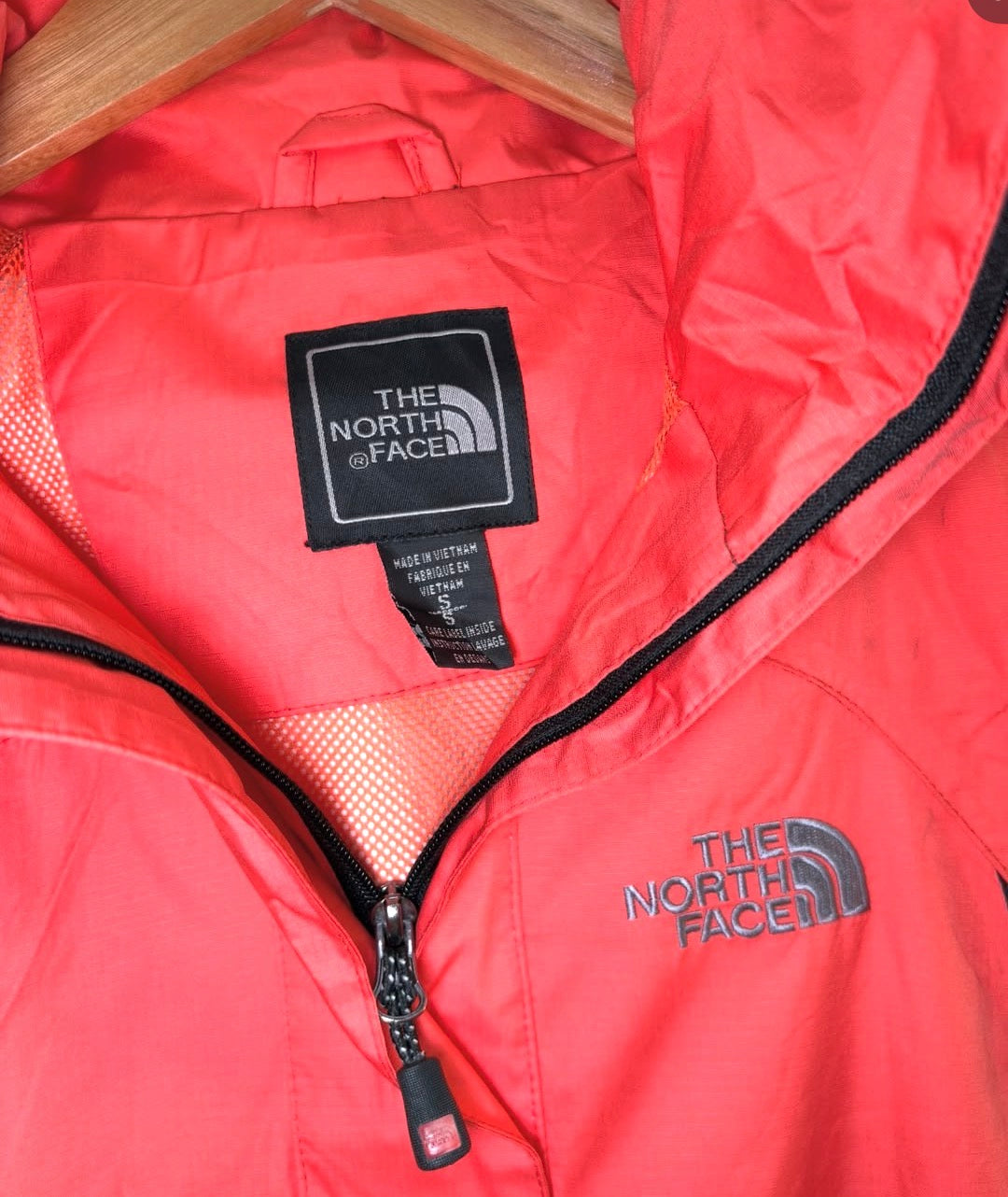 Gorpcore 🥷
Our Bestseller 'Thenorthface' Goretex in pink