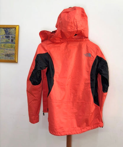Gorpcore 🥷
Our Bestseller 'Thenorthface' Goretex in pink