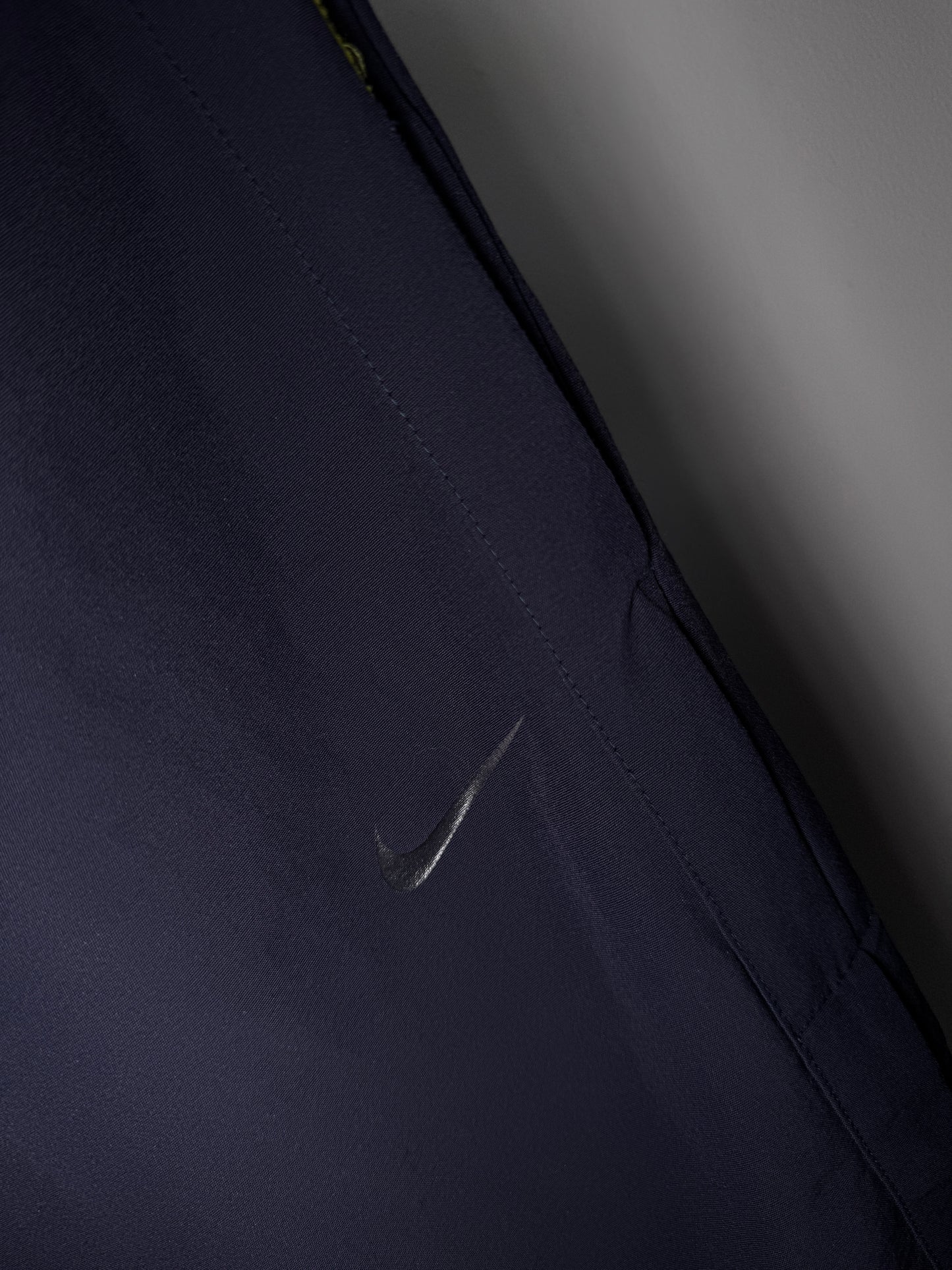 Vintage 00’s ‘Nike’ Swoosh Baggy Parachute Pant