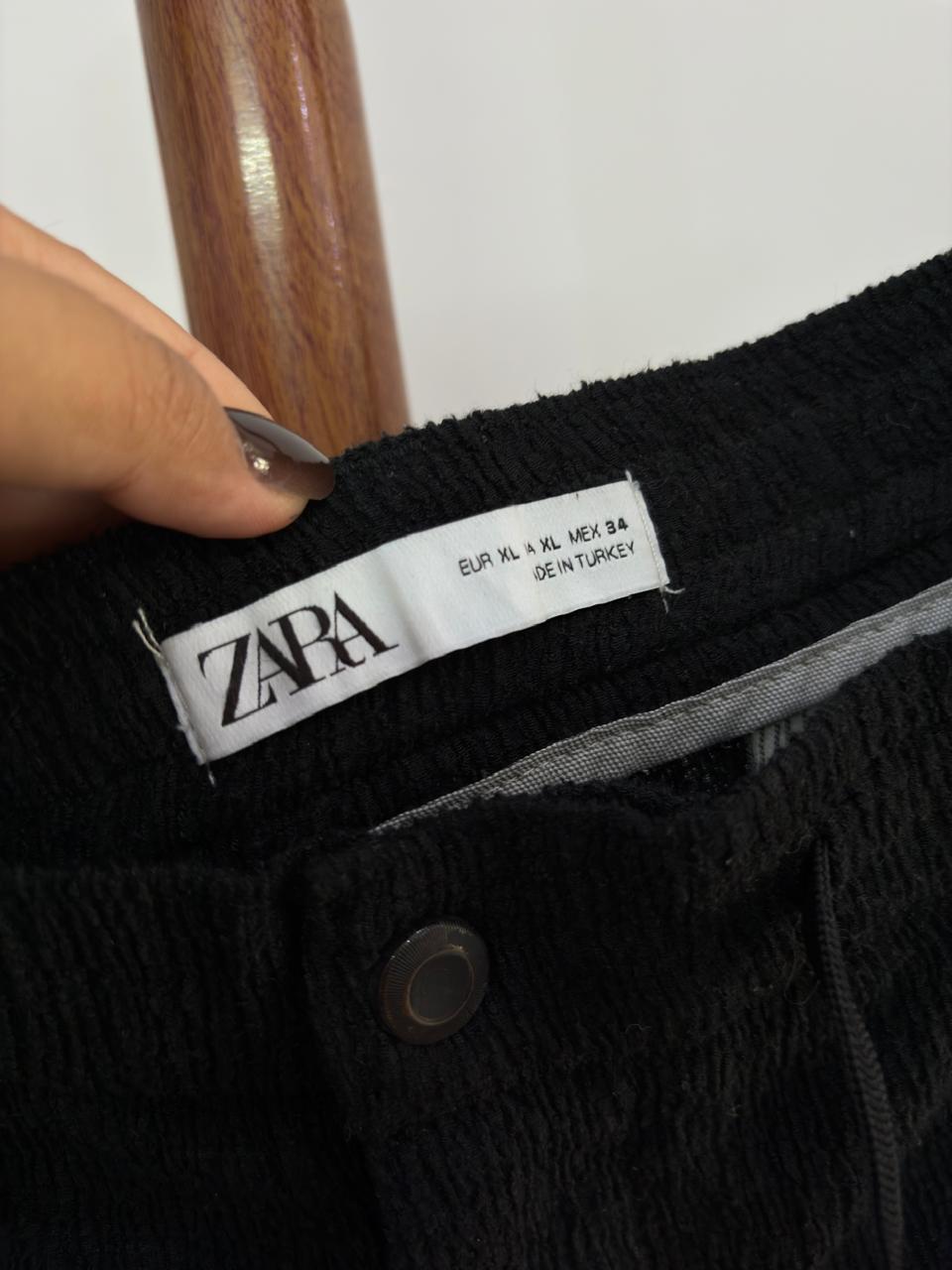 Zara Black Textured Short
