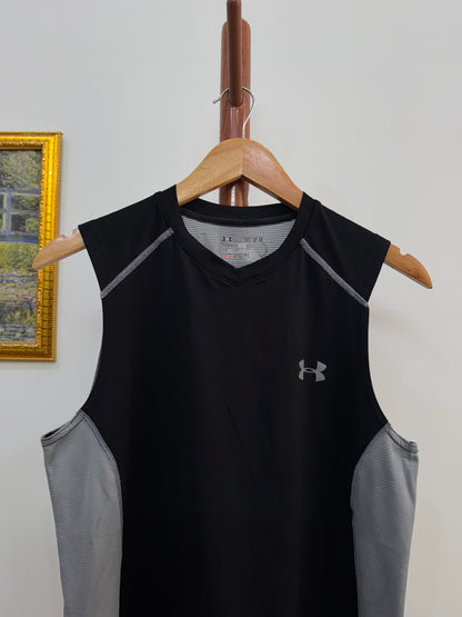 Black UNDERARMOUR Heatgear Tank (M-L)