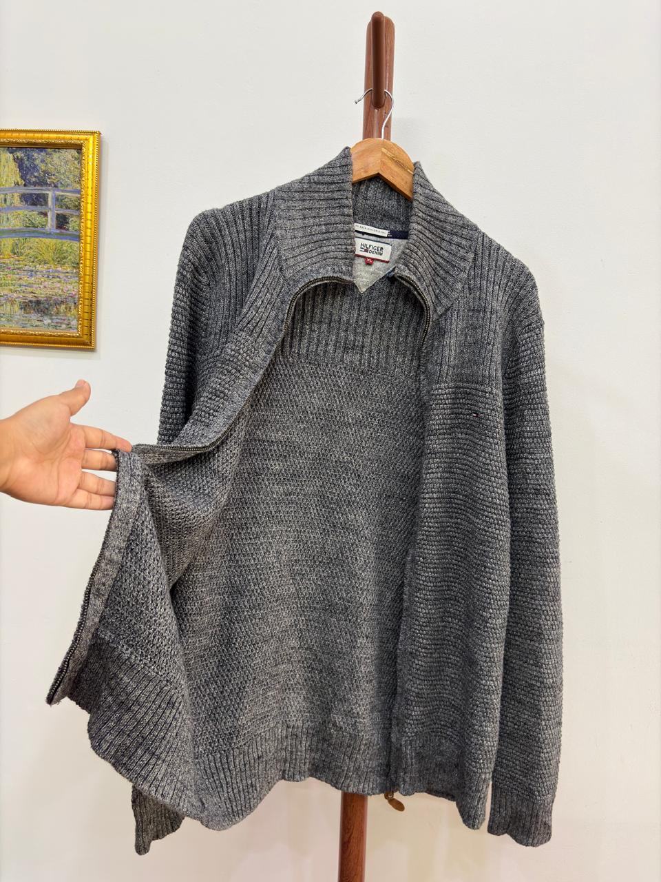 Old money essentials 
Textured Grey Authentic 'Tommy Hilfiger' Sweater