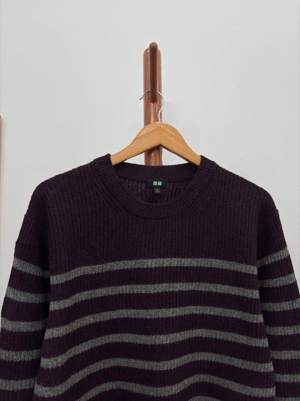 Dark Burgundy Striped 'Uniqlo' Wollen Sweater

Timeless & Versatile 🍂