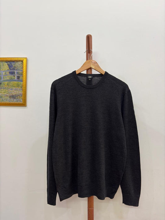 Grey 'Uniqlo' Merino Knit Sweater 
Timeless & Versatile 🍂