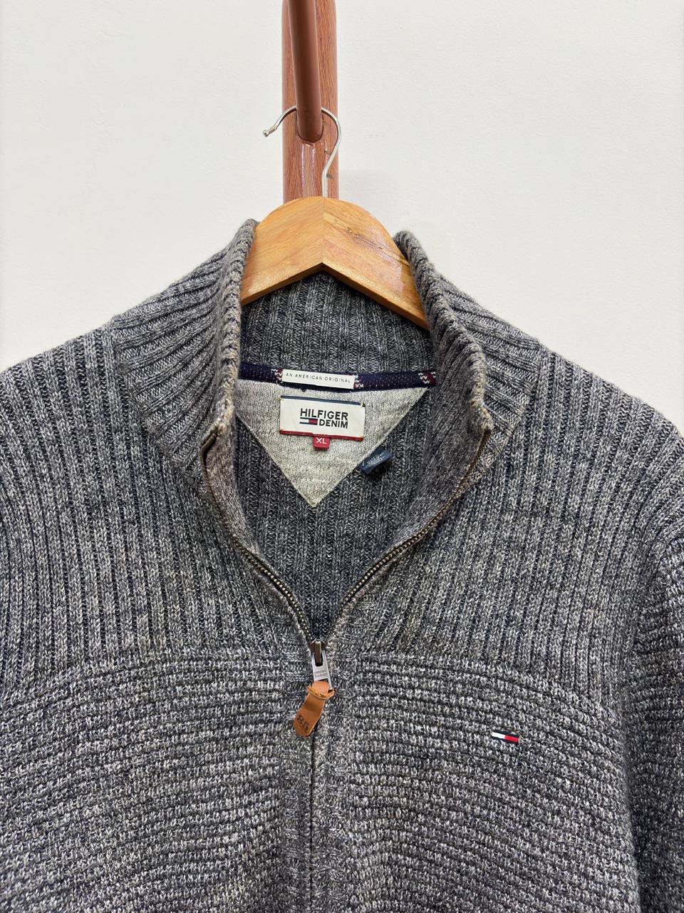 Old money essentials 
Textured Grey Authentic 'Tommy Hilfiger' Sweater